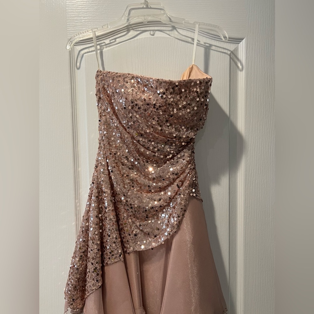 Mauve sparkly strapless short dress